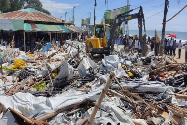 সৈকতে চার শতাধিক অবৈধ ঝুপড়ি দোকান উচ্ছেদ, প্রাণ ফিরে পেলো বালিয়াড়ি